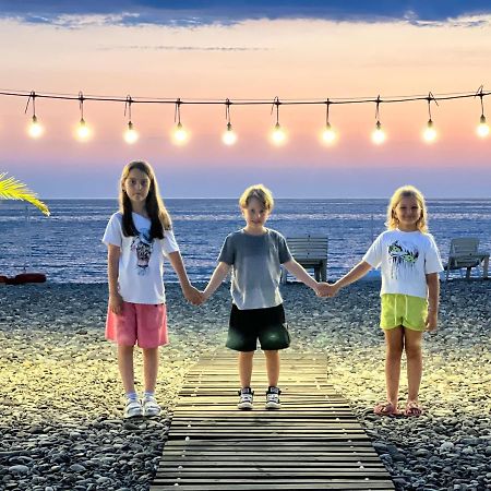 Kvariati Palma Hotel エクステリア 写真