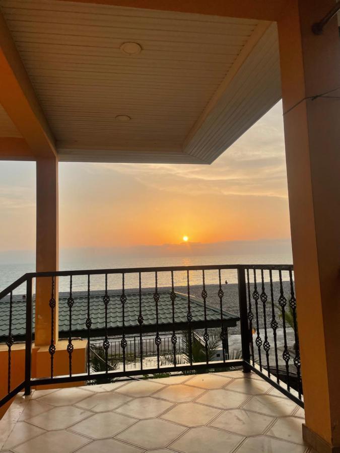 Kvariati Palma Hotel エクステリア 写真