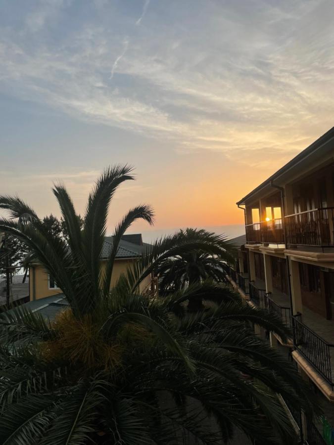 Kvariati Palma Hotel エクステリア 写真