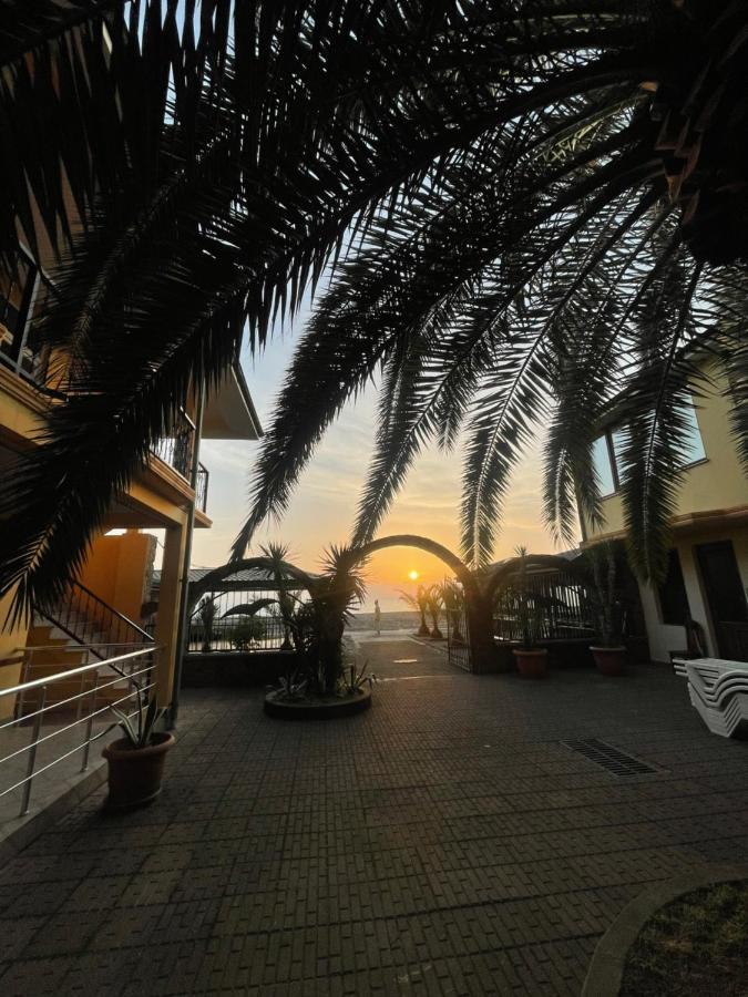 Kvariati Palma Hotel エクステリア 写真