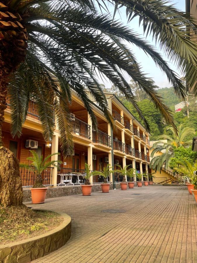 Kvariati Palma Hotel エクステリア 写真