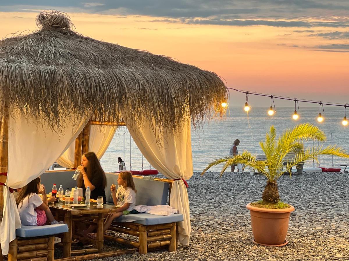 Kvariati Palma Hotel エクステリア 写真