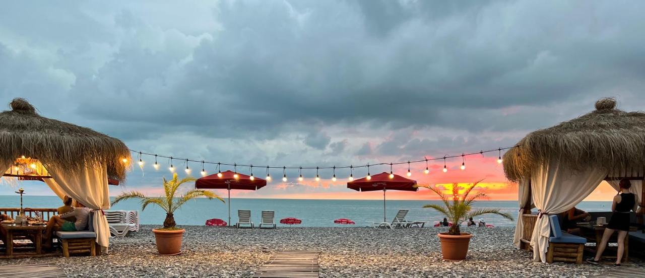 Kvariati Palma Hotel エクステリア 写真