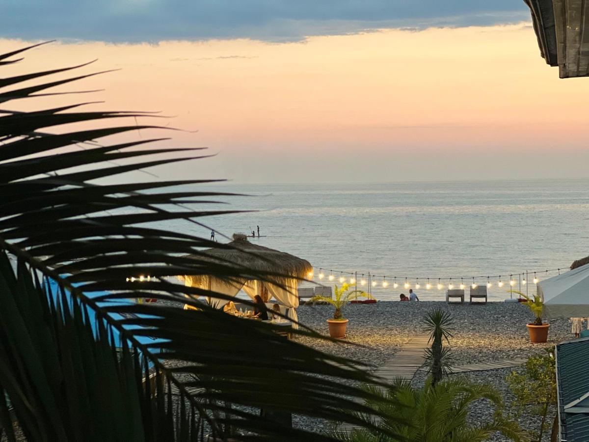 Kvariati Palma Hotel エクステリア 写真