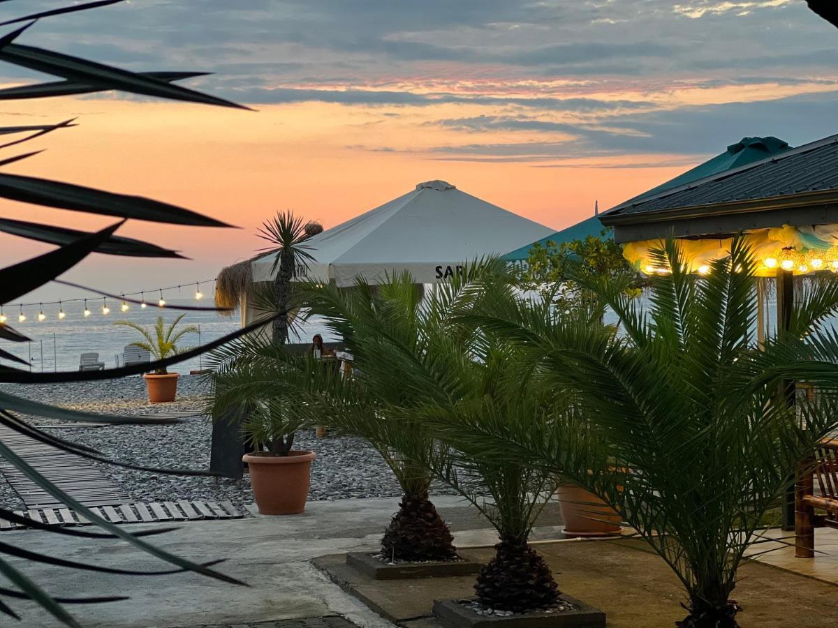 Kvariati Palma Hotel エクステリア 写真
